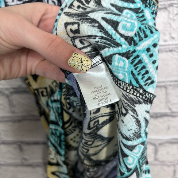 *🌼3/$30🌼Almost Famous Sleeveless Aztec Tribal Print Sleeveless Tank Size M - Picture 11 of 14